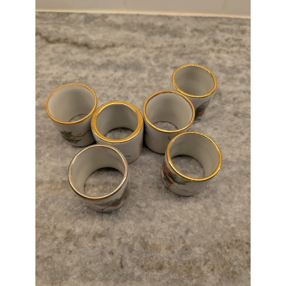 Vintage Christmas Napkin Rings Holly and Berries Gold Trimmed set of‎ 6
